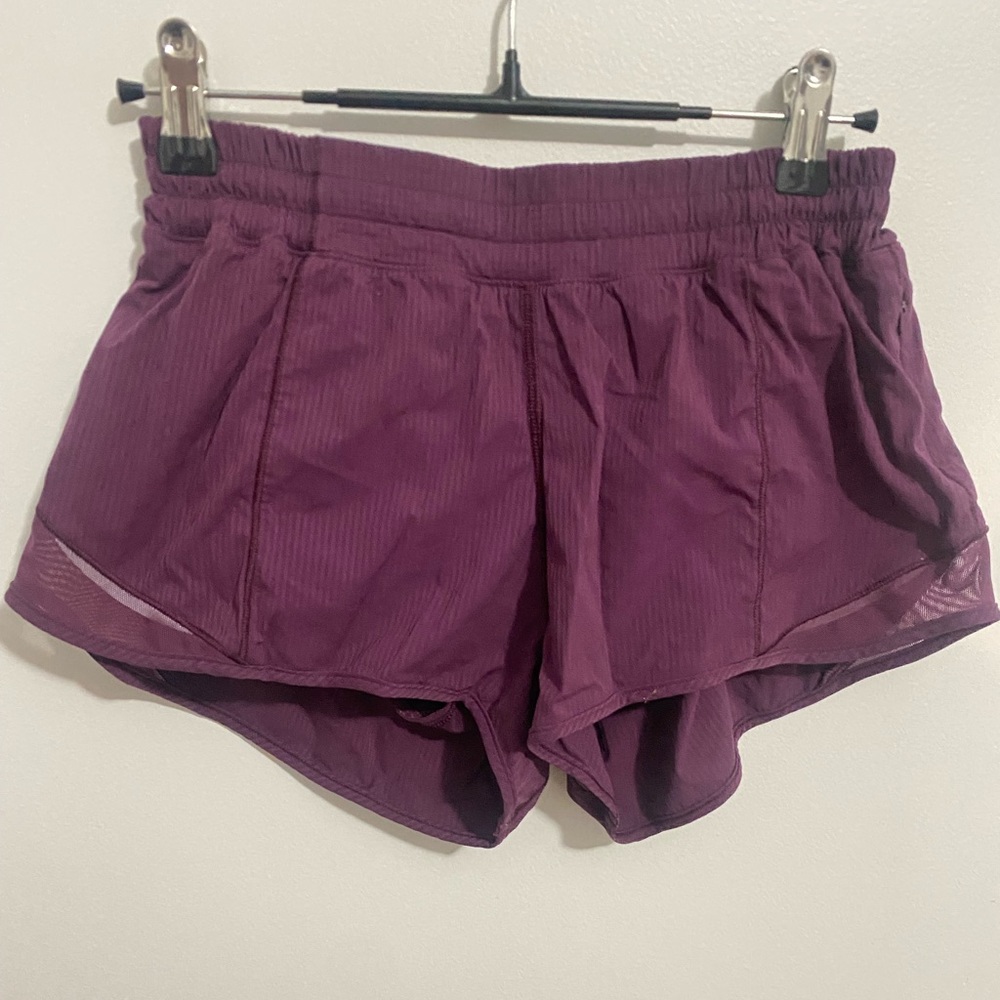 Lululemon 2.5 inch hotty hot shorts